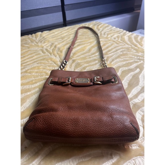 Sale!! Michael Kors Tan Crossbody for Women Elegance and Style in One Accessory - Picture 2 of 10
